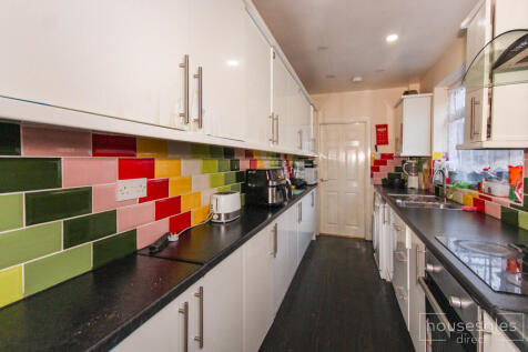 4 bedroom end of terrace house for sale