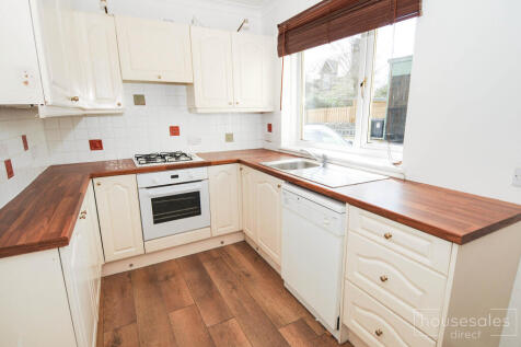 4 bedroom end of terrace house for sale