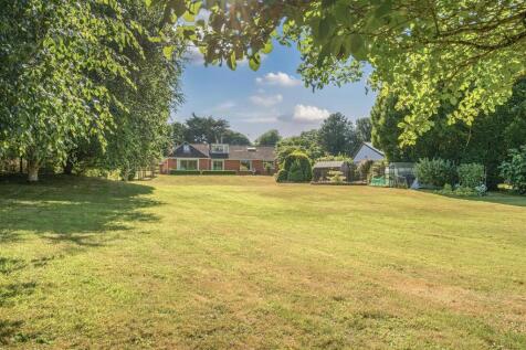 4 bedroom detached bungalow for sale