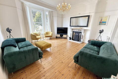 5 bedroom terraced house for sale