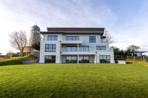 6 bedroom detached house for sale