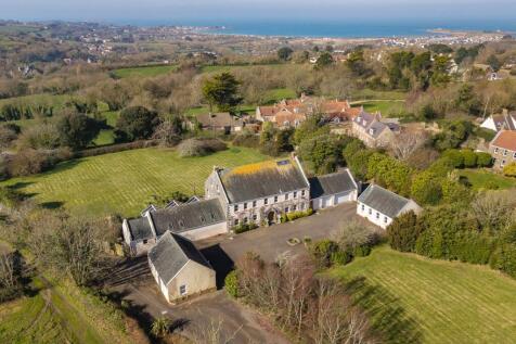 6 bedroom detached house for sale