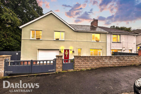 5 bedroom semi-detached house for sale