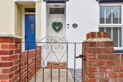 2 bedroom terraced house for sale