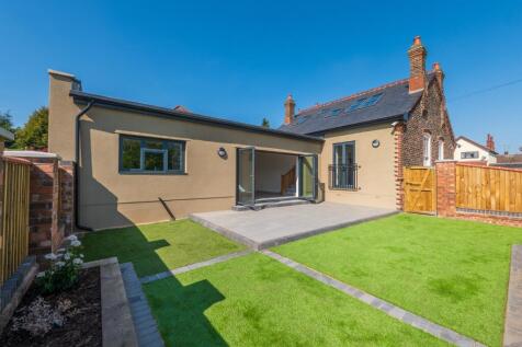 4 bedroom detached bungalow for sale