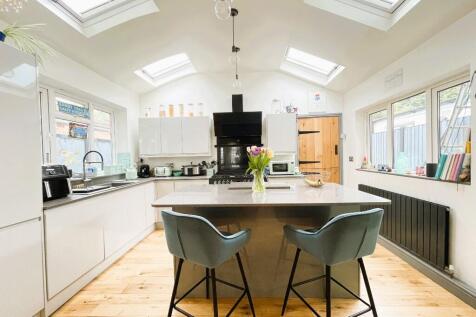 6 bedroom terraced house for sale