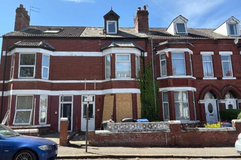 6 bedroom terraced house for sale