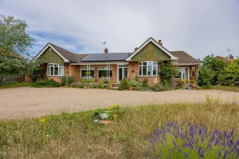 6 bedroom detached bungalow for sale