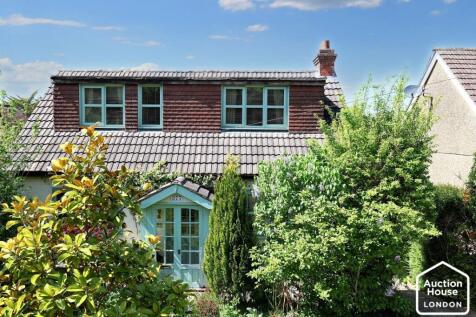 377 London Road, Clanfield... 3 bed detached house for sale