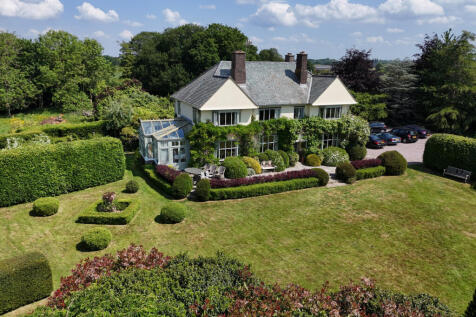 5 bedroom country house for sale