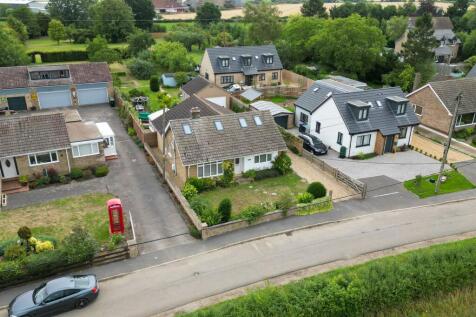 The Hamlet, Ely CB6 4 bed chalet for sale