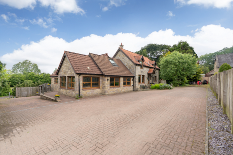 6 bedroom detached house for sale