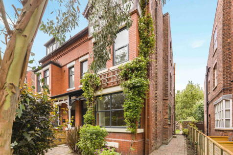 5 bedroom semi-detached house for sale