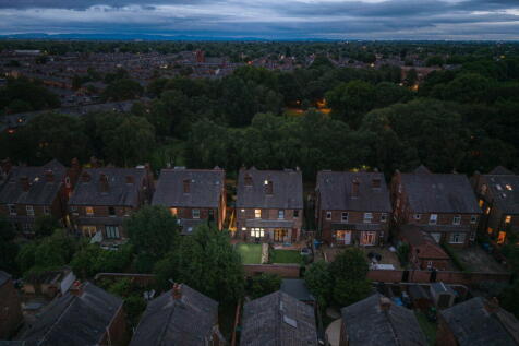 5 bedroom semi-detached house for sale