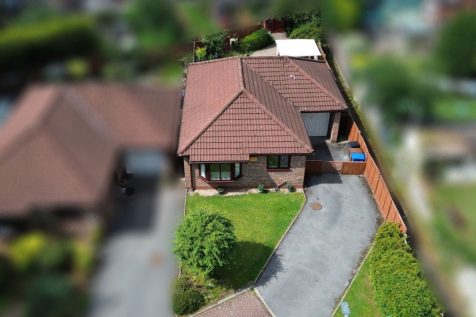 2 bedroom detached bungalow for sale