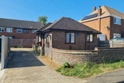 1 bedroom detached bungalow for sale