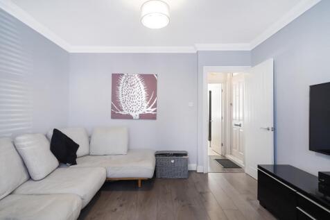 Clifton Road, Kingston upon Thames KT2 3 bed semi