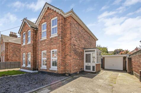 2 bedroom semi-detached house for sale