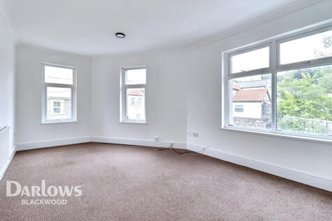 Blackwood NP12 2 bed maisonette for sale