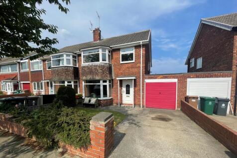 Willoughby Drive, Whitley Bay, Tyne &... 3 bed semi