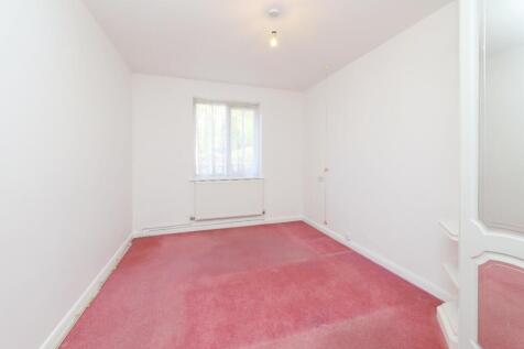 Dingles Court, Pinner HA5 1 bed flat for sale