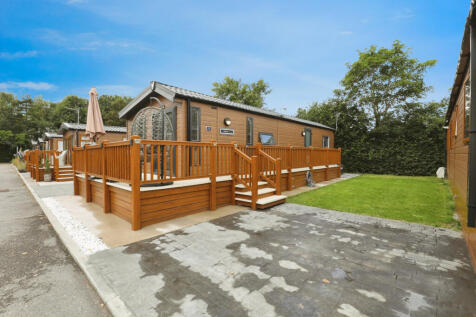 2 bedroom lodge for sale