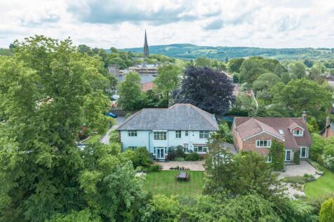 5 bedroom detached house for sale