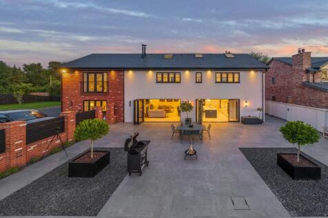 5 bedroom detached house for sale