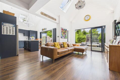 4 bedroom detached bungalow for sale