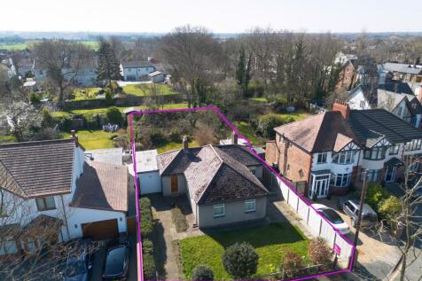 4 bedroom detached bungalow for sale