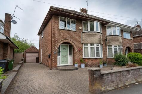 3 bedroom semi-detached house for sale