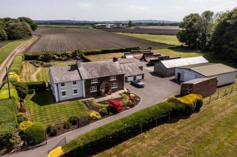 5 bedroom detached house for sale