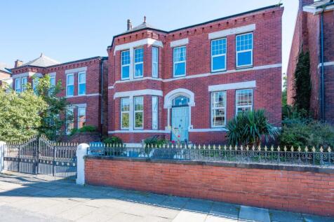 6 bedroom detached house for sale