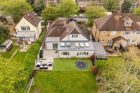 4 bedroom detached bungalow for sale