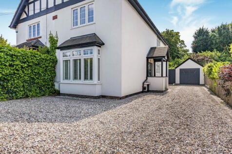 3 bedroom semi-detached house for sale