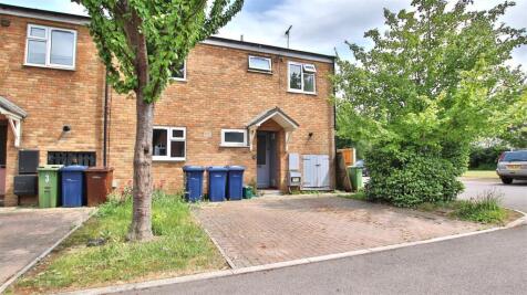 4 bedroom end of terrace house for sale