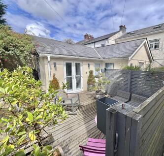 1 bedroom detached bungalow for sale