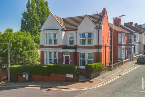 5 bedroom semi-detached house for sale