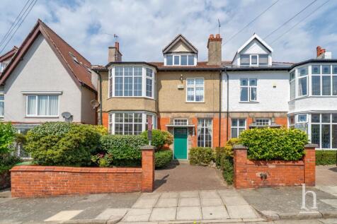 5 bedroom semi-detached house for sale