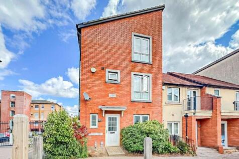 5 bedroom town house for sale