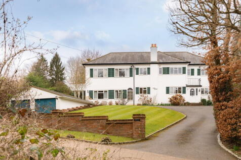 Bury Rise, Bovingdon, Hertfordshire HP3 5 bed detached house for sale
