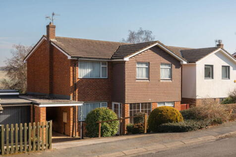 Fieldway, Berkhamsted, Hertfordshire HP4 4 bed link detached house for sale