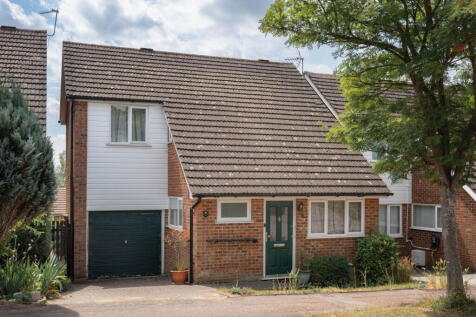 Long View, Berkhamsted, Hertfordshire... 3 bed detached house for sale