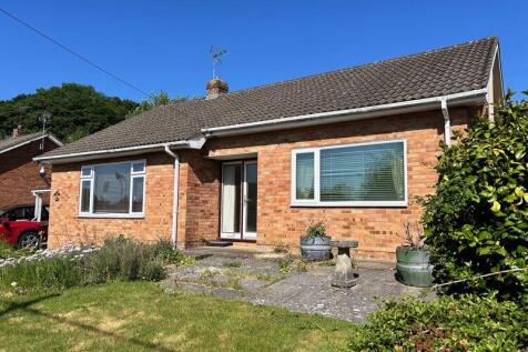 2 bedroom detached bungalow for sale