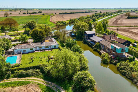 Iden Lock, Iden, Rye, East Sussex... 4 bed detached bungalow for sale