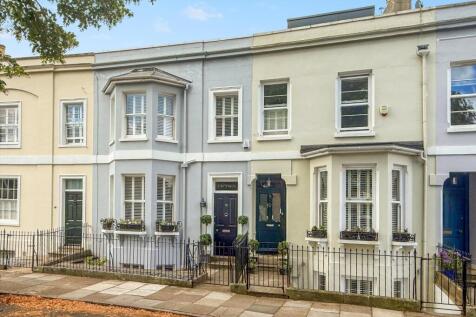 3 bedroom town house for sale