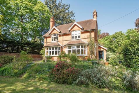 5 bedroom detached house for sale