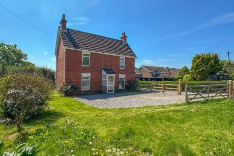 2 bedroom detached house for sale