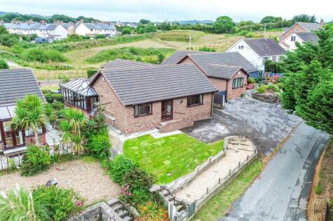 4 bedroom detached bungalow for sale
