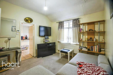 Godstone Road, Kenley 3 bed flat for sale